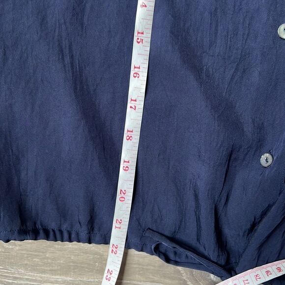 Vince Button-Front Long-Sleeve Drawstring Crop Shirt - Picture 9 of 10